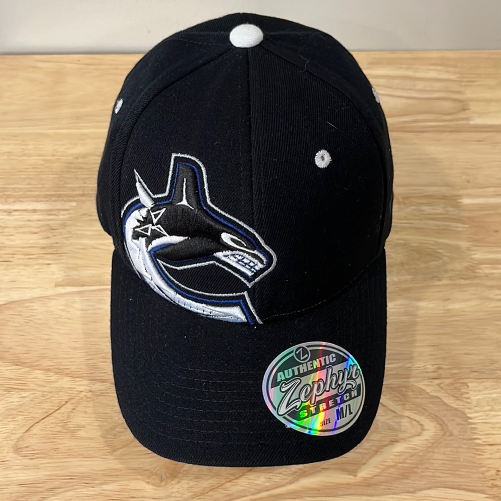NHL | Vancouver Canucks Hat - Picture 2 of 4